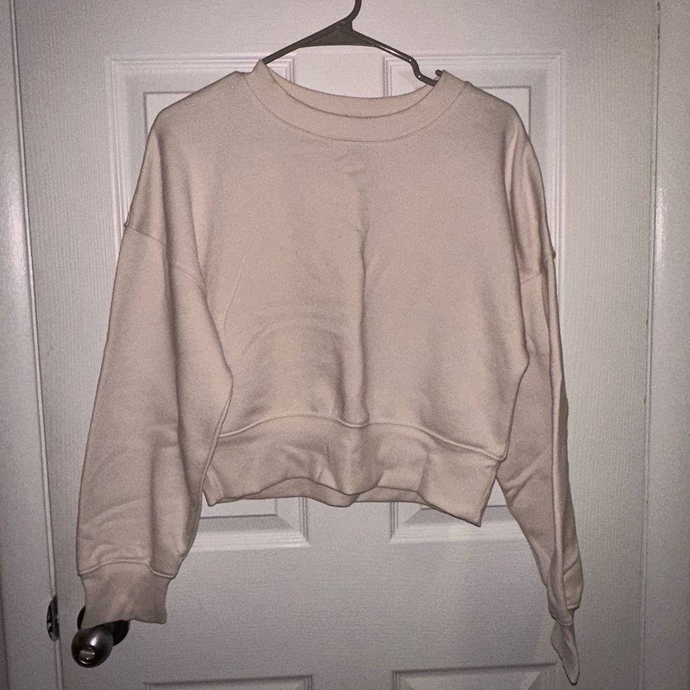 Cream cropped crew neck sweatshirt. Size M.